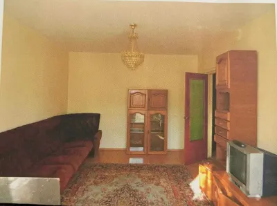 Apartament 3 camere decomandat, etajul 2, zona Judetean - Brasov
