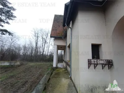 Super afacere pentru investitori compusa din teren intravilan cat vezi cu ochii plus cladiri si anexe cu istoric din perioada interbelica. - foto 7