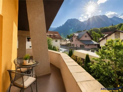 Vila stil si cu potential turistic, +8camere, 6 bai, panorama, terase, gradina, Busteni, Valea Alba. - Brasov
