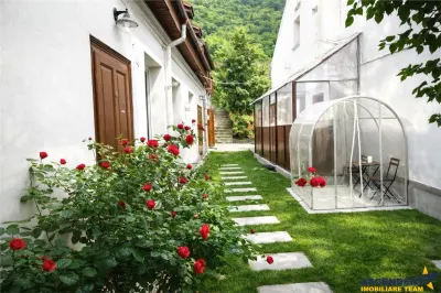 Casa cu 3 apartamente + transfer afacere, locuri parcare, Centrul Istoric, Brasov - Brasov