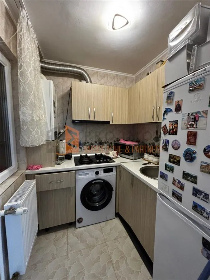 Apartament 2 camere cf 2 semidecomandat zona Micro 14 - foto 6