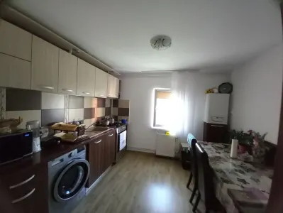 Apartament 2 camere decomandat etajul 1 Tractorul - Brasov