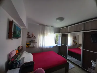 Apartament 2 camere decomandat etajul 1 Tractorul - foto 2