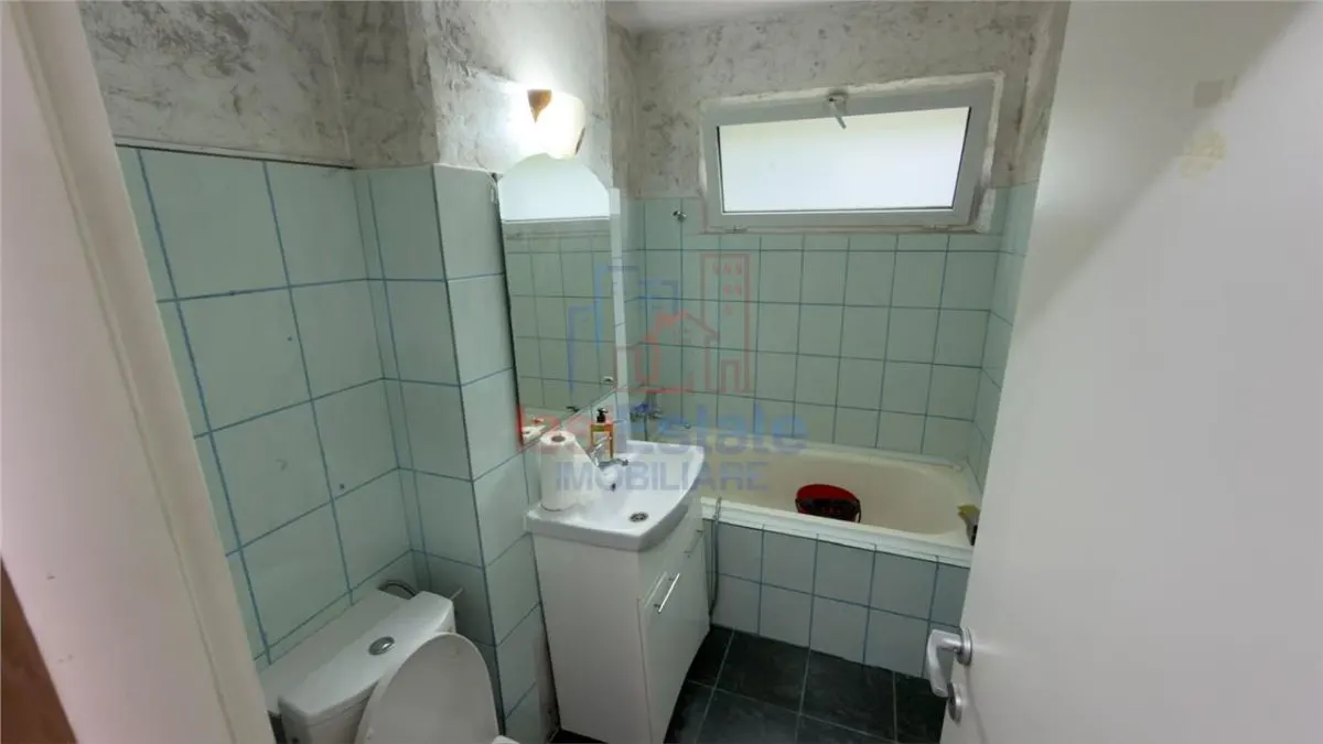 Spatiu comercial de inchiriat in Podul Ros - foto 6
