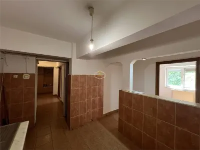 Apartament 4 camere | Etaj 1 | Micro 16 - Aleea Universului - foto 9