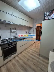 Apartament 3 camere Metrou 1 Decembrie-Piata Trapezului/etaj 3 - foto 2
