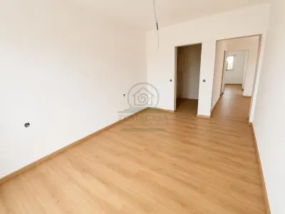 Casa  4 camere Miroslava Vorovesti la cheie! - foto 11