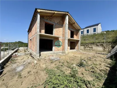 Case tip duplex de vanzare, 101 mp utili, 230 mp teren, in Corunca - foto 6