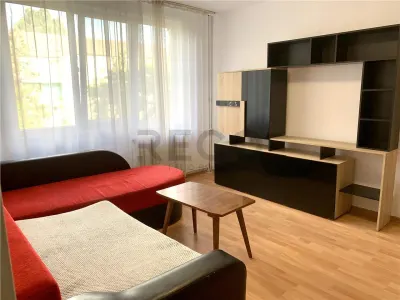 RECO Apartament 2 camere, luminos, etaj 3/4 – baie renovata,  balcon - Oradea
