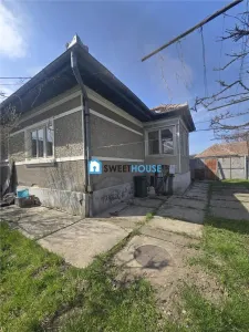 Casa cu trei camere in zona centrala teren generos - Fagaras