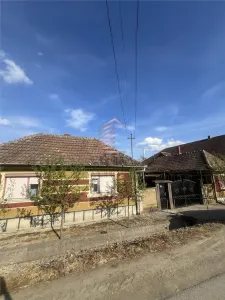 Casa cu teren de 2300 mp in Almasul Mare Bihor - Almasu Mare