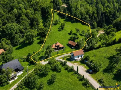 FILM! Proprietate autentica, Bran-Simon, 4.300 mp teren, casa traditionala + anexe - foto 13
