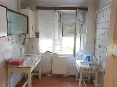 Apartament 2 camere,  2 balcoane, H.Botev, etaj 1, - Braila