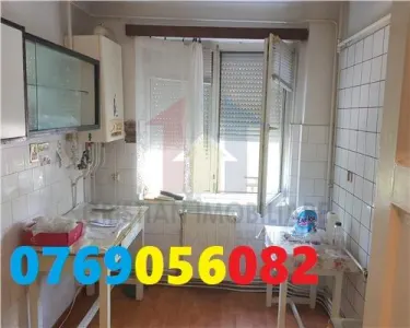 Apartament 2 camere,  2 balcoane, H.Botev, etaj 1, - Braila