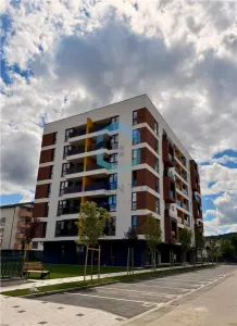 Apartament semifinisat cu 4 camere | 80 mp | Ideal pentru locuință sau spațiu comercial – Florești, Tineretului - Floresti