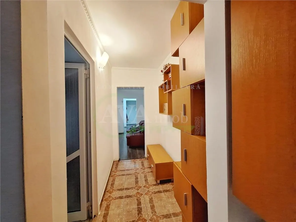 Apartament 3 camere semidecomandat zona Milcov - foto 8