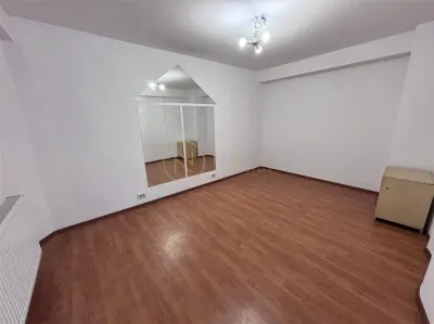 Apartament 5 camere in vila cu centrala | Razoare Piata Danny Huwe - foto 5
