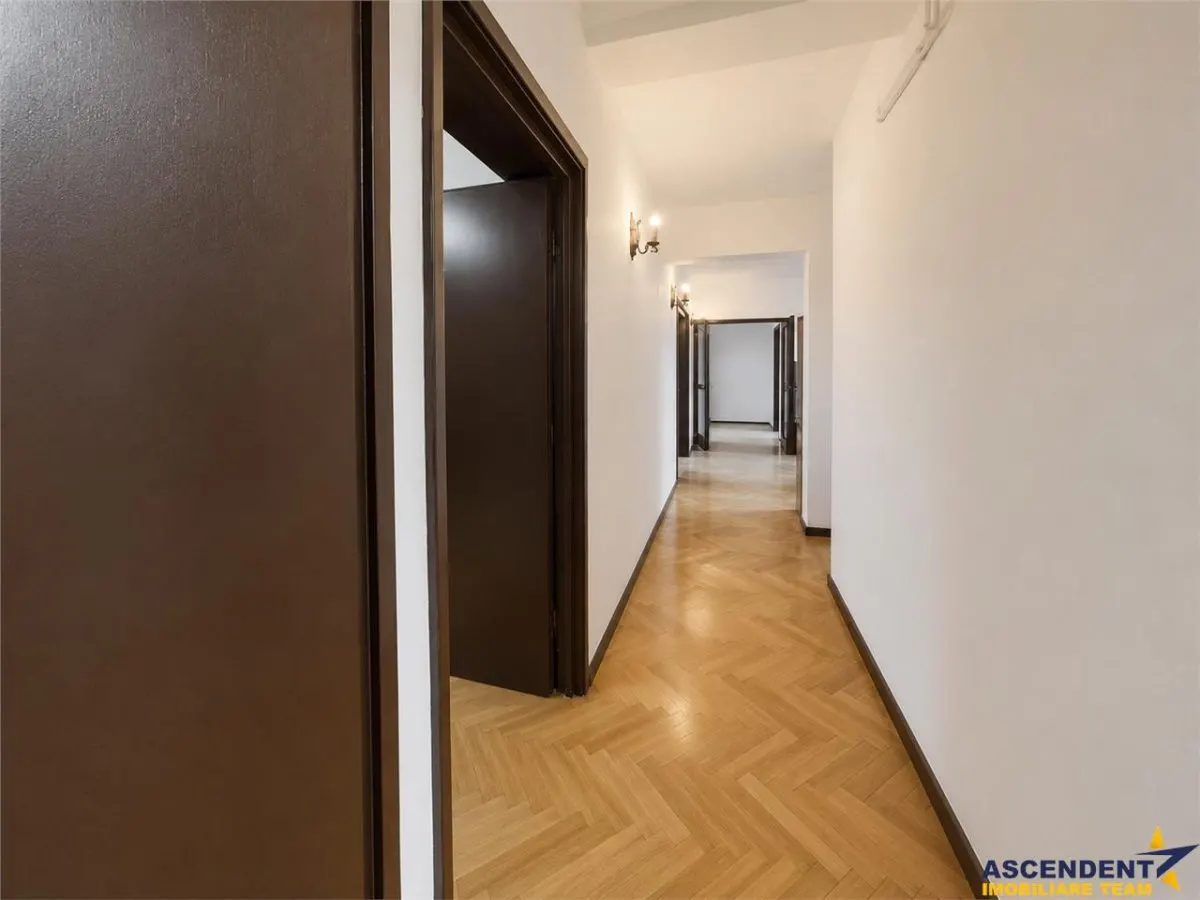 Apartament reprezentativ, 5 camere, pentru birou sau locuinta, Central, Brasov - foto 2