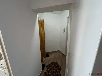 Garsoniera de vanzare etaj 3, zona Ceasul Rau - foto 4