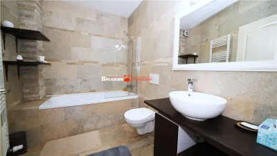 Casa curte comuna | Constructie 2015 | Regim S+P+M | Zona centrala - foto 12