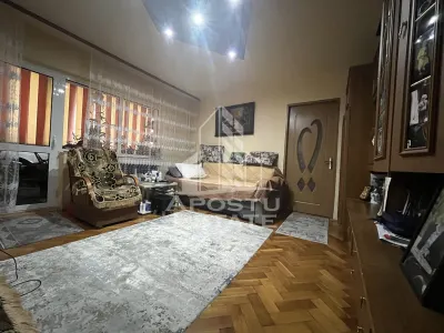 Apartament cu 3 camere,2 bai, etajul 1,centrala proprie,zona Girocului - Timisoara