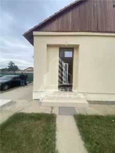 Casa in Dumbravita cu teren de 3039 mp si Front Stradal de 40 ml - foto 12