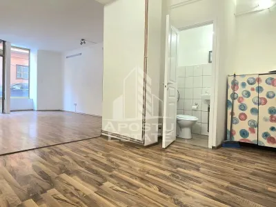 Spatiul comercial central - foto 4
