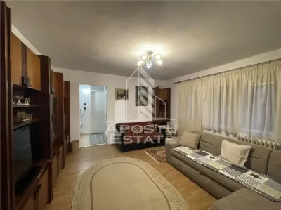 Apartament 2 camere, proaspat renovat, zona Micalaca - Arad