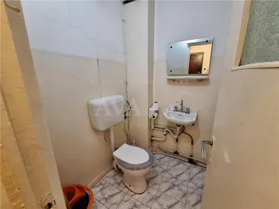 Apartament 3 camere decomandate, 2 bai, etajul 3 , zona Nord - foto 9