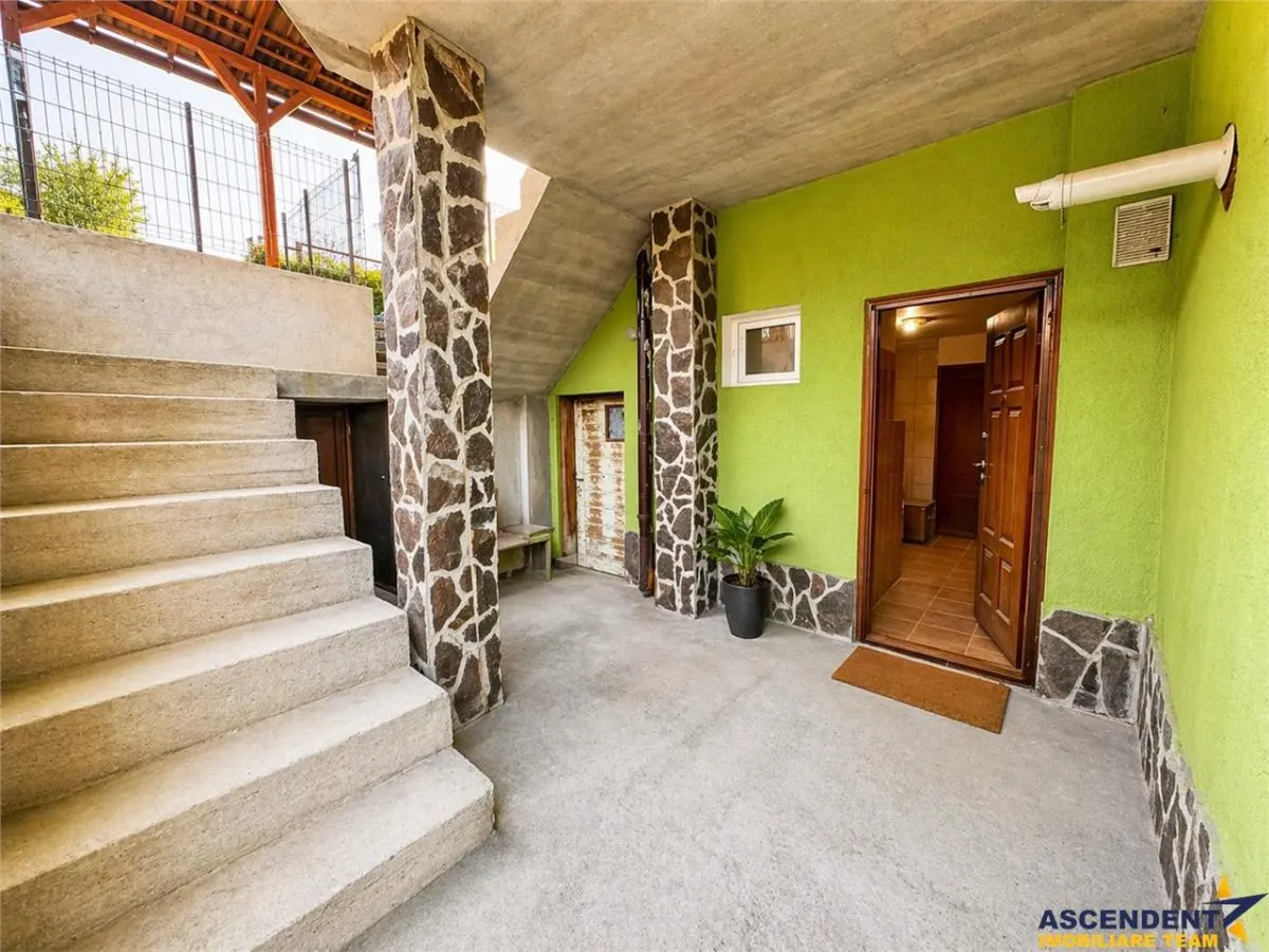 Casa potential:activitati comerciale, birouri, locuire multifamiliala,677 mp teren - foto 12