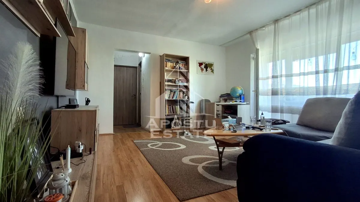 Apartament cu 2 camere de vanzare in zona Micalaca - foto 1