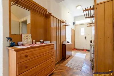 Potential, farmec si o pozitionare excelenta intr-o zona istorica a Brasovului - foto 2