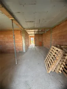0 Comision - Mosnita -1/2 duplex  pe parter - foto 3