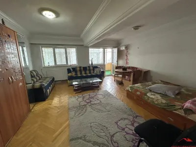 Apartament cu 4 camere de vanzare, zona Teatru - foto 2
