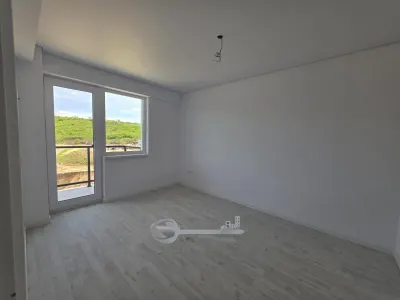 Liber, apartament 2 camere Bucium Visan, bloc intabulat, etaj intermediar - foto 4
