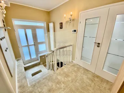 Casa cu 4 camere 3 bai 2 terase si teren 450 mp in zona Parcul Sub Arini - foto 12