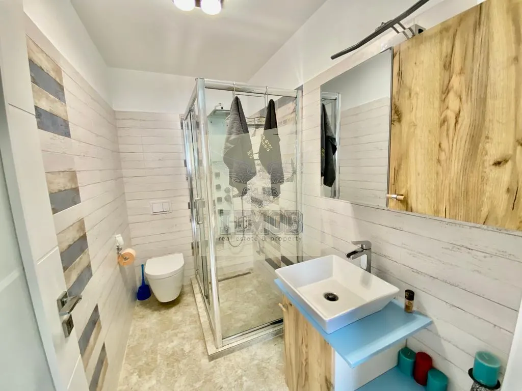 Casa cu 4 camere 3 bai 2 terase si teren 450 mp in zona Parcul Sub Arini - foto 14