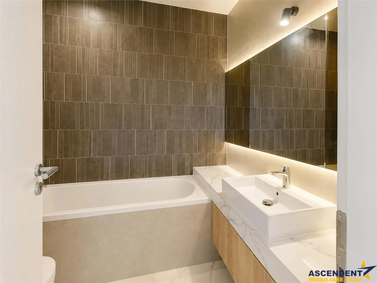 Prima inchiriere! Apartament 2 camere, 62 mp, Nemobilat, Qualis, Tractorul, Brasov - foto 3