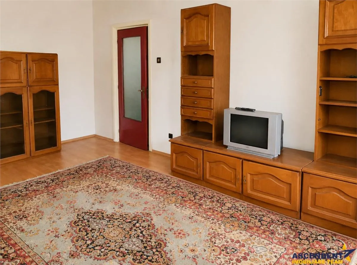 Calea Bucuresti,3 camere,decomandate,  etaj 2, 87mp,  2bai, centrala proprie, termopane, potential personalizare. - foto 1