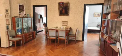 Vânzare apartament 3 camere | ultracentral | Piata Națiunilor Unite | interbelic | fara risc si urgență | 110mp utili | etaj 1/ P+E+ M - Bucuresti