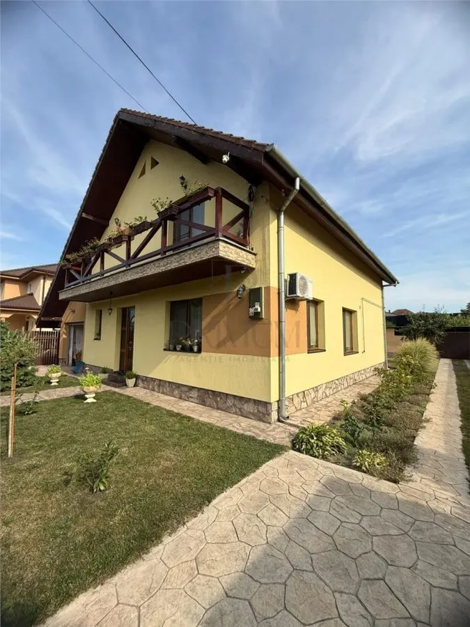 MOSNITA - 4 CAMERE - CASA INDIVIDUALA -PANOURI SOLARE - foto 1