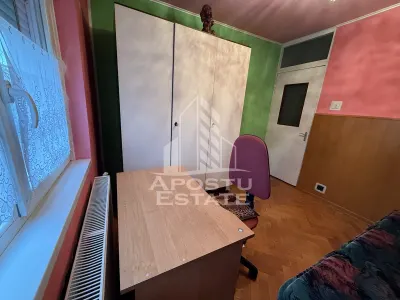Apartament cu 3 camere, etajul 1, centrala proprie, zona Cotu Mic - foto 9