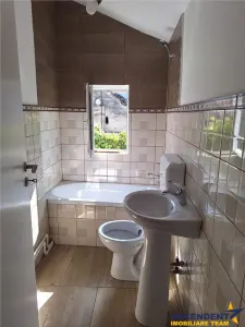 Resedinta/ spatiu profesional de inchiriat, Ghimbav – Central - foto 19