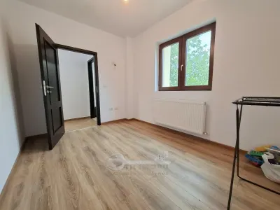 Apartament 3 camere decomandat, capat Cug Valea Adanca, bloc  2022, etaj 1, baie cu geam, parcare privata, liber - foto 12