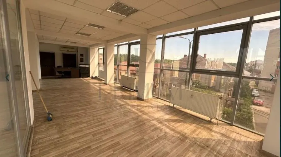 Spatiu Birouri luminos open-space - foto 1