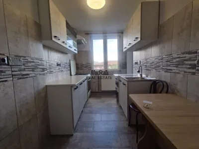 Apartament 3 camere renovat - Brad