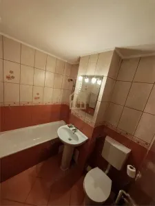 Apartament 3 camere de vanzare cu garaj - foto 4