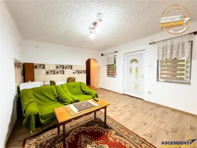 Casa cu teren generos de 1.315 mp, bucatarie de vara complet renovata si acces din doua strazi – Cernat, jud. Covasna - foto 2