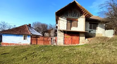 Casa 330 mp + teren 777 mp Sebis 9 camere ,vedere panoramica - foto 4