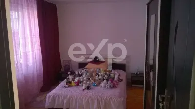 Casă spațioasă cu teren de 2.500 mp în Valea Mărului - foto 5